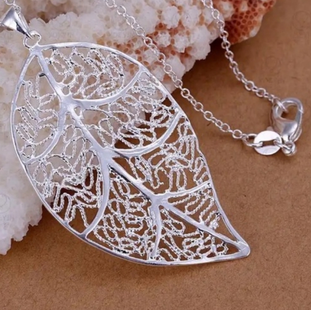 Silver Leaf Earrings and Necklace Set NEW